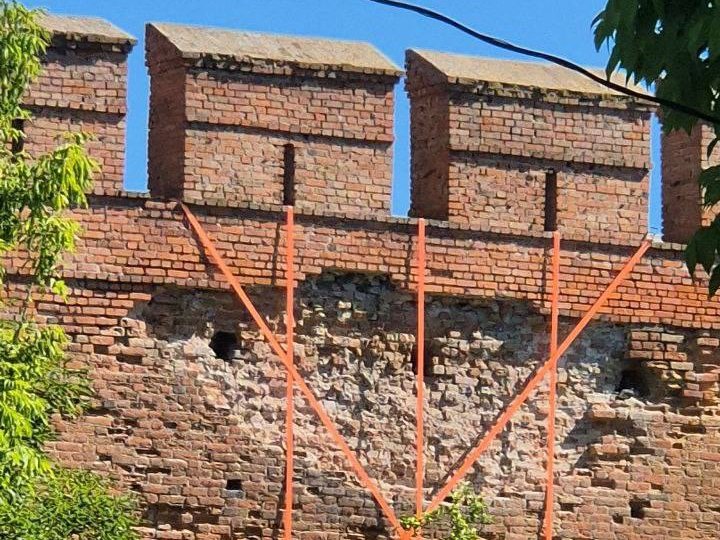 У Луцькому замку обсипаються стіни: що з цим планують робити?