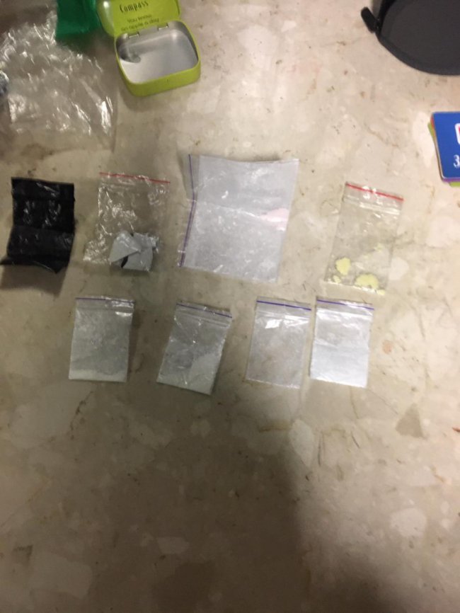 Через волинський кордон жінка перевозила 8 пакунків наркотиків. ФОТО