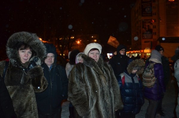 У центрі Луцька на честь Героїв Крут палав тризуб. ФОТО. ВІДЕО
