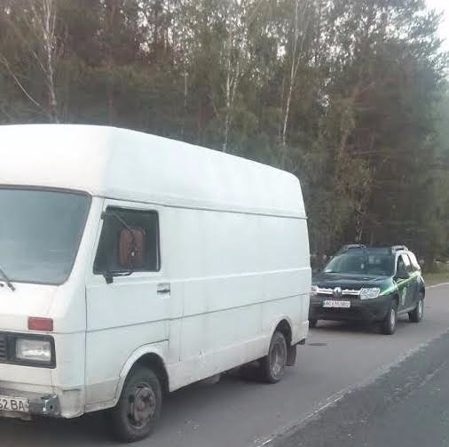 На Волині спіймали авто завантажене  деревиною