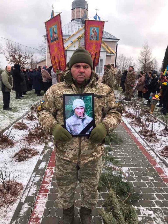 На Волині провели в останню путь полеглого під Авдіївкою Героя