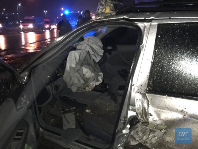 У Нововолинську зіткнулася автівка та маршрутка з пасажирами: є постраждалі. ФОТО