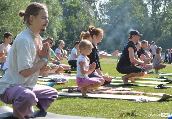 Ранок на «Бандерштаті» почався з йоги. ФОТО 