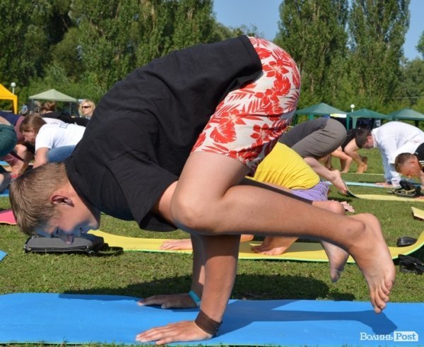 Ранок на «Бандерштаті» почався з йоги. ФОТО 