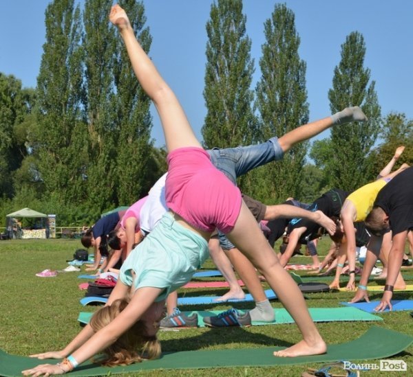 Ранок на «Бандерштаті» почався з йоги. ФОТО 