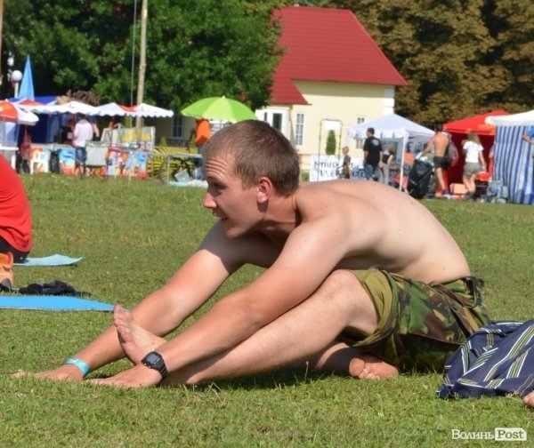 Ранок на «Бандерштаті» почався з йоги. ФОТО 