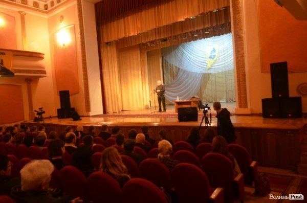 У Луцьку Василь Шкляр презентував книгу про бійців полку АЗОВ. ФОТО