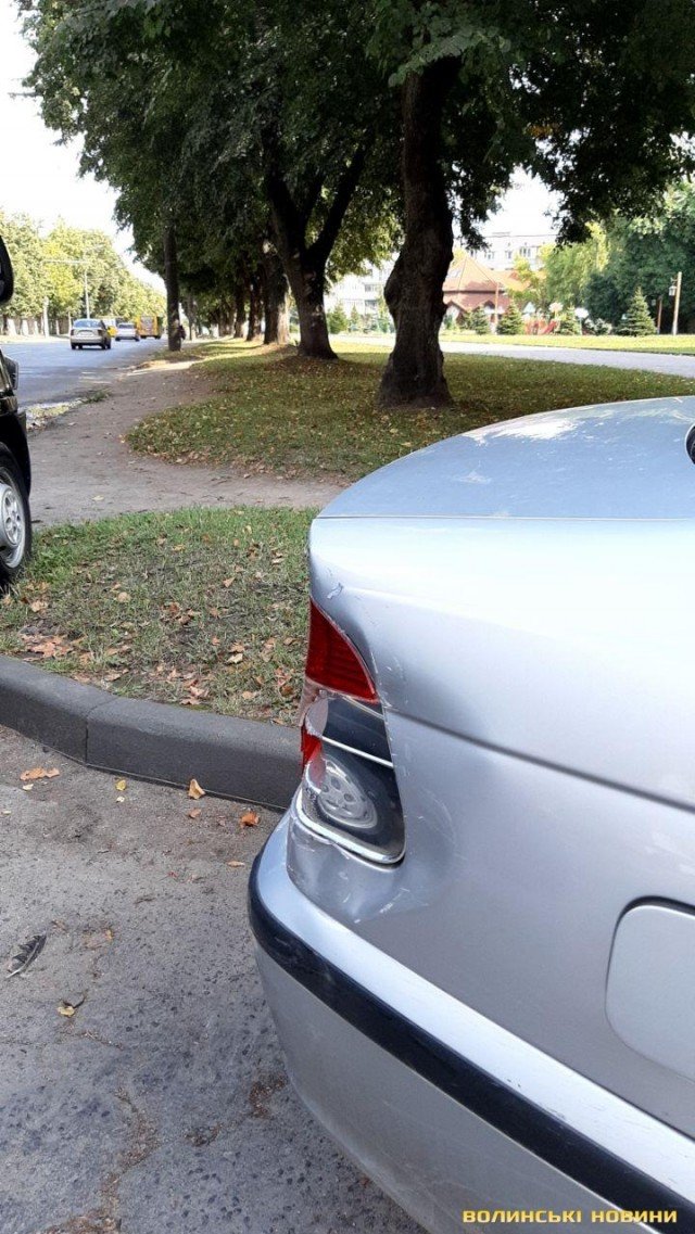 У Луцьку зіткнулися BMW та мікроавтобус. ФОТО