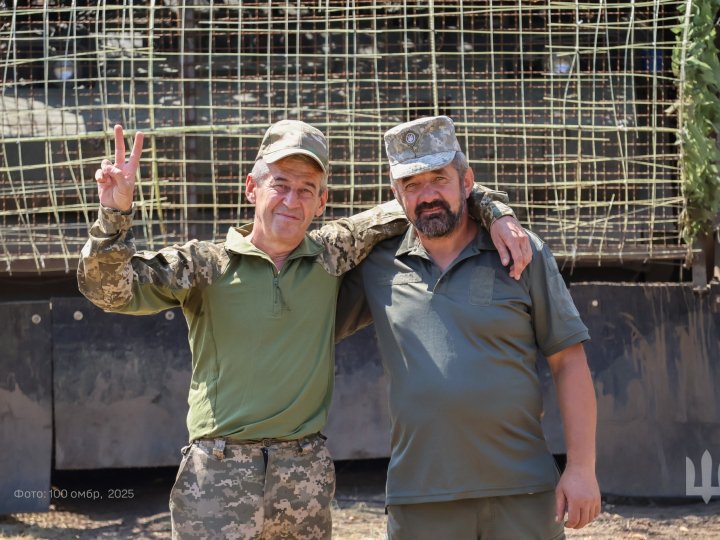 Воїни «Сталевої Сотки» 9 годин звільняли свою бронемашину від сітки-плутанки