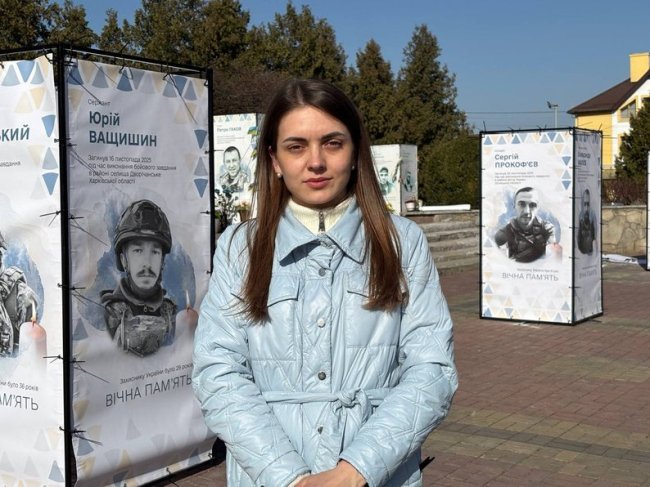 У місті на Волині розширили Алею Героїв: встановили ще 26 портретів полеглих воїнів