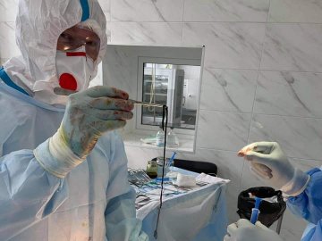 На Волині у хворого на коронавірус пацієнта видалили 15-сантиметровий тромб. ФОТО 18+