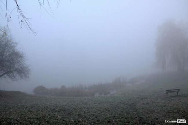 Паморозь і густий туман: чарівний ранок у Луцьку. ФОТО