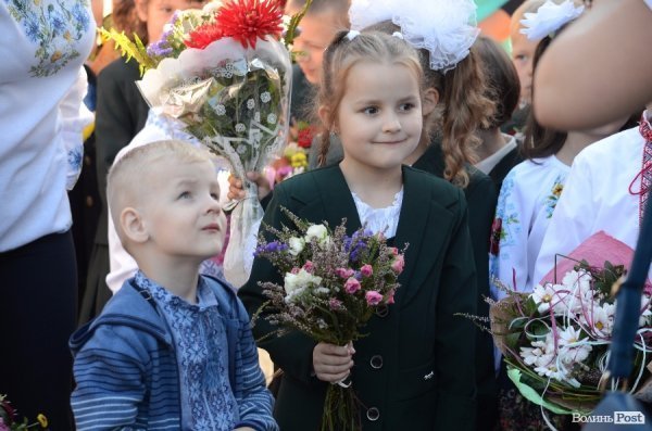 Перший дзвоник у луцьких школах. ФОТОРЕПОРТАЖ