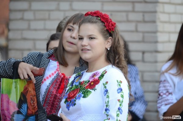 Перший дзвоник у луцьких школах. ФОТОРЕПОРТАЖ