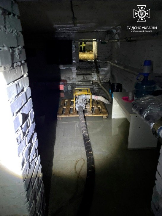 На Волині рятувальники відкачали понад 200 кубометрів талої води з дитсадків та дворів