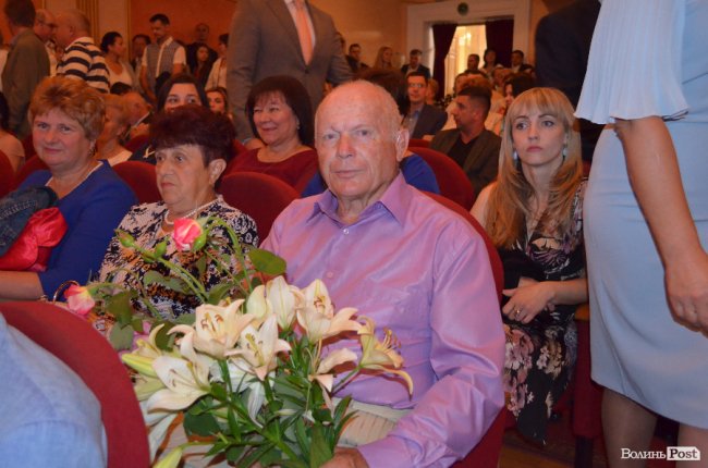 «Ви переможці»: у Луцьку нагородили випускників-медалістів. ФОТО