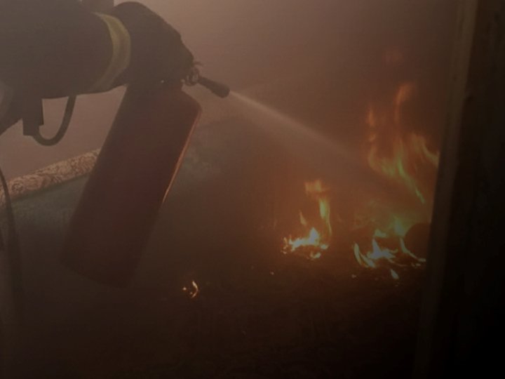 Через коротке замикання електроковдри у Луцьку спалахнула пожежа