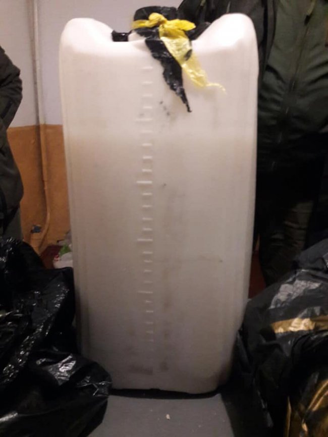 У Маневицькій виправній колонії у засуджених вилучили заборонені предмети. ФОТО