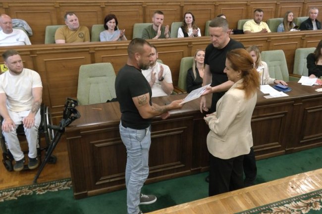 У Луцьку для ветеранів війни вручили сертифікати на житло. ФОТО