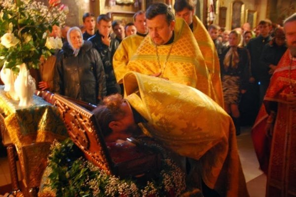 У Луцьк привезли мощі святих воїнів. ФОТО