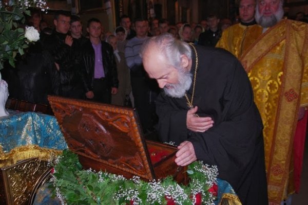 У Луцьк привезли мощі святих воїнів. ФОТО