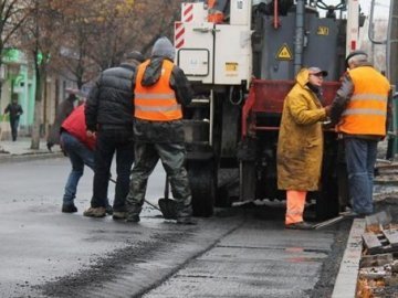 Чиновники не квапляться забороняти горе-ремонт у Володимирі