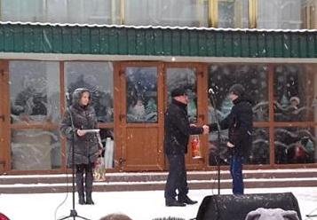 На Новий рік трьом сиротам з Маневицького району подарували квартири