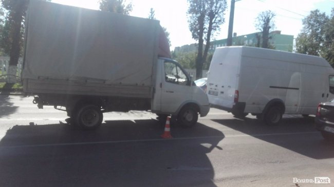 У Луцьку – масштабна тягучка через аварію