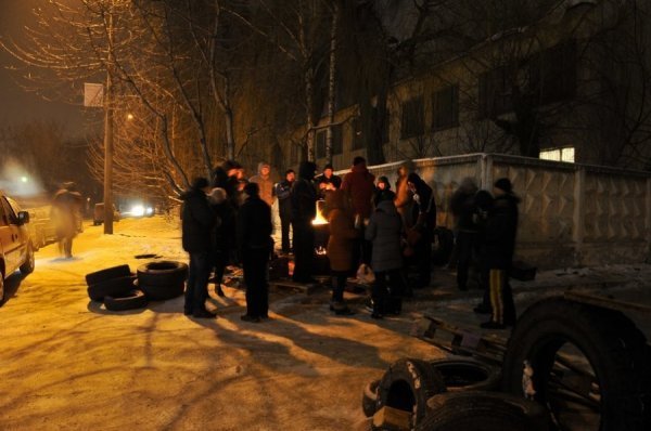 Блокування ВВшників у Луцьку: п'ята ніч. ФОТО