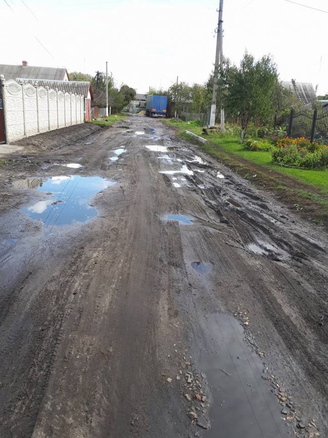 Район «Гниловодь»: Вулиця в Ківерцях після дощу неначе болото. ФОТО