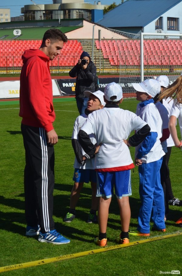 Футболісти ФК «Волинь» тренувались зі школярами. ФОТО