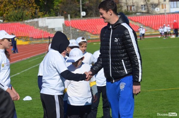 Футболісти ФК «Волинь» тренувались зі школярами. ФОТО