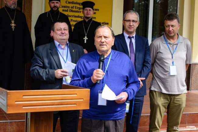 Люди з пересадженими органами посадили біля лікарні у Луцьку Алею життя. ФОТО