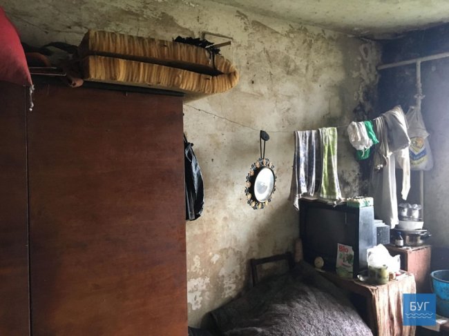 Жахливий сморід і відра з фекаліями: у гуртожитку на Волині страждають від сусіда-п'яниці. ФОТО
