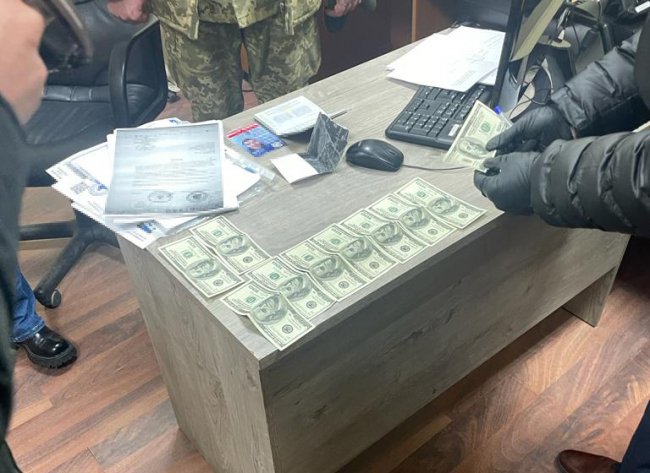 На Волині прикордоннику пропонували тисячу доларів хабаря за безперешкодний виїзд. ФОТО