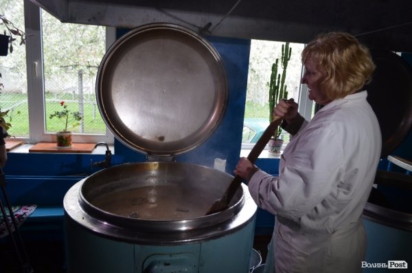 Так чотирилапим правоохоронцям готують їсти