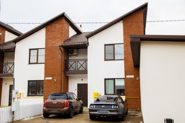 Як живеться у «Струмочку»: хто хазяйнує та як стежить за порядком у котеджному містечку*