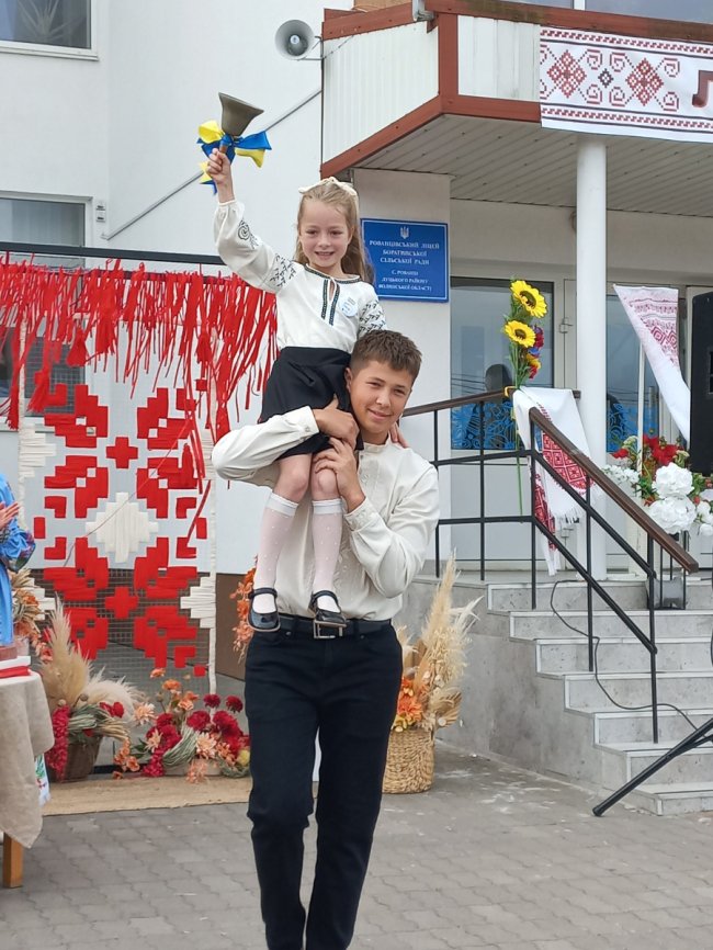 250 першачків, 119 випускників і новий корпус у Рованцях: як Боратинська громада розпочала навчальний рік