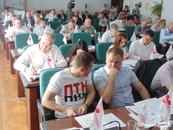 Луцький депутат прийшов на сесію в футболці «ПТН ПНХ». ФОТО