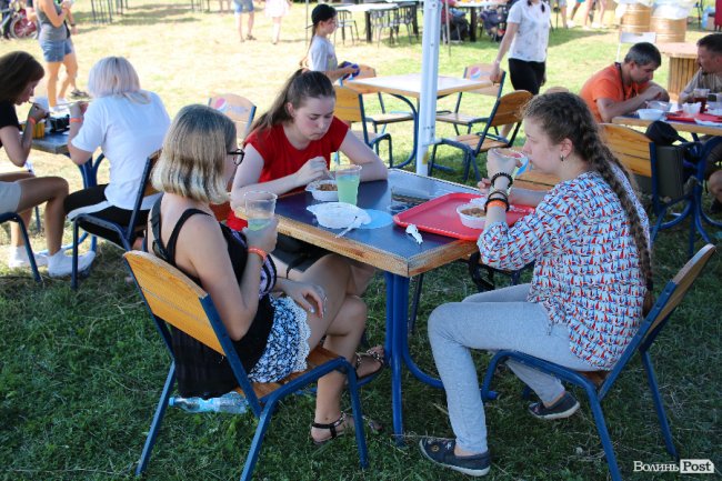 Від і до: чим і за скільки поласувати на «Бандерштаті». ФОТО