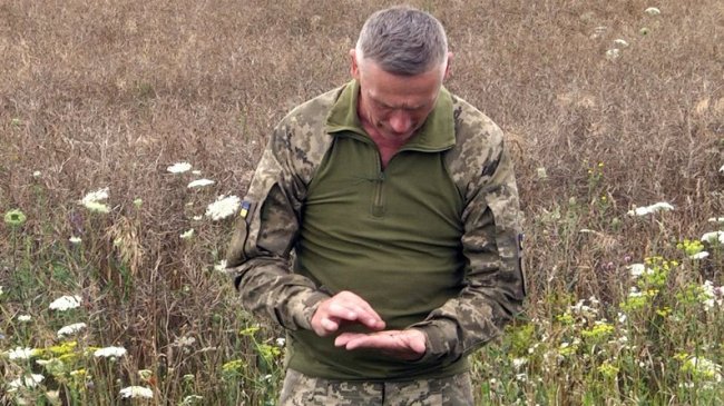 Волинянин відпросився з фронту, щоб допомогти дружині жнивувати. ВІДЕО