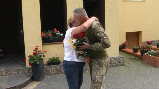 Волинянин відпросився з фронту, щоб допомогти дружині жнивувати. ВІДЕО