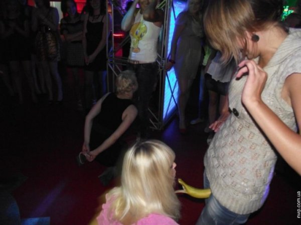 У Нововолинську обурені лесбійським шоу в клубі