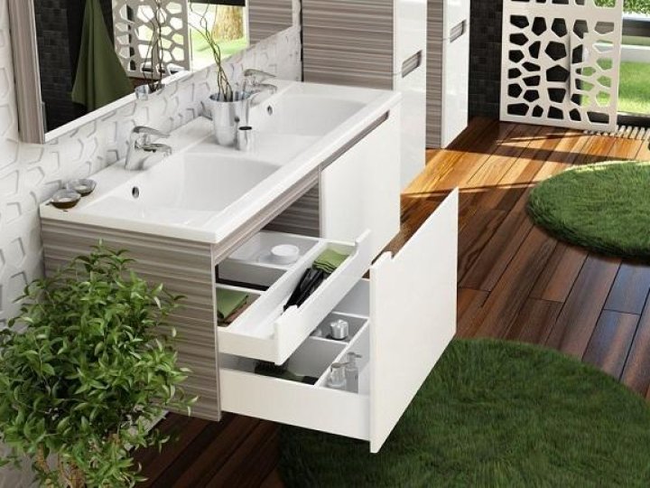 Секрети організації простору у ванній за допомогою тумби з ящиками