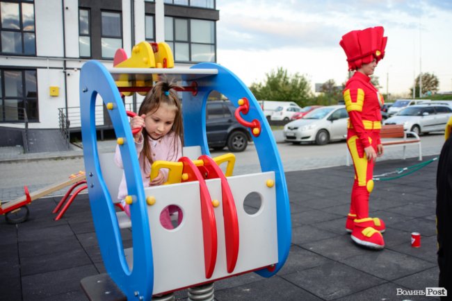 Лаундж-зона, розваги і подарунки: «Інвестор» влаштував грандіозне знайомство сусідам на «Юпітері». ФОТО*