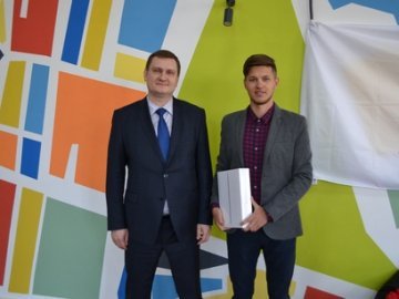 Рівненський фрилансер отримав MacBook Pro від ПриватБанку*