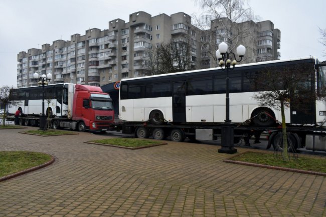 Громадам Волині передали шкільні автобуси. ФОТО