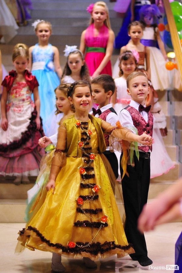 У Луцьку відбувся «Бал у Попелюшки»