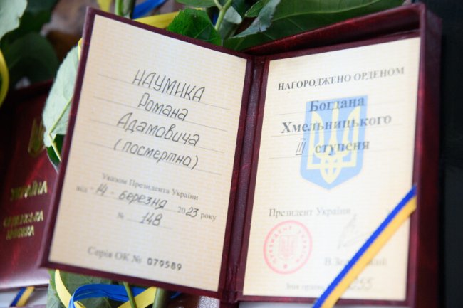 У Луцьку рідним загиблих Героїв вручили їхні нагороди