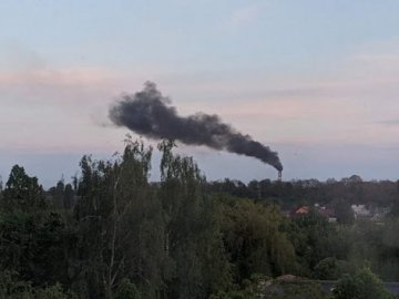 Лучани скаржаться на чорний дим із цукрового заводу